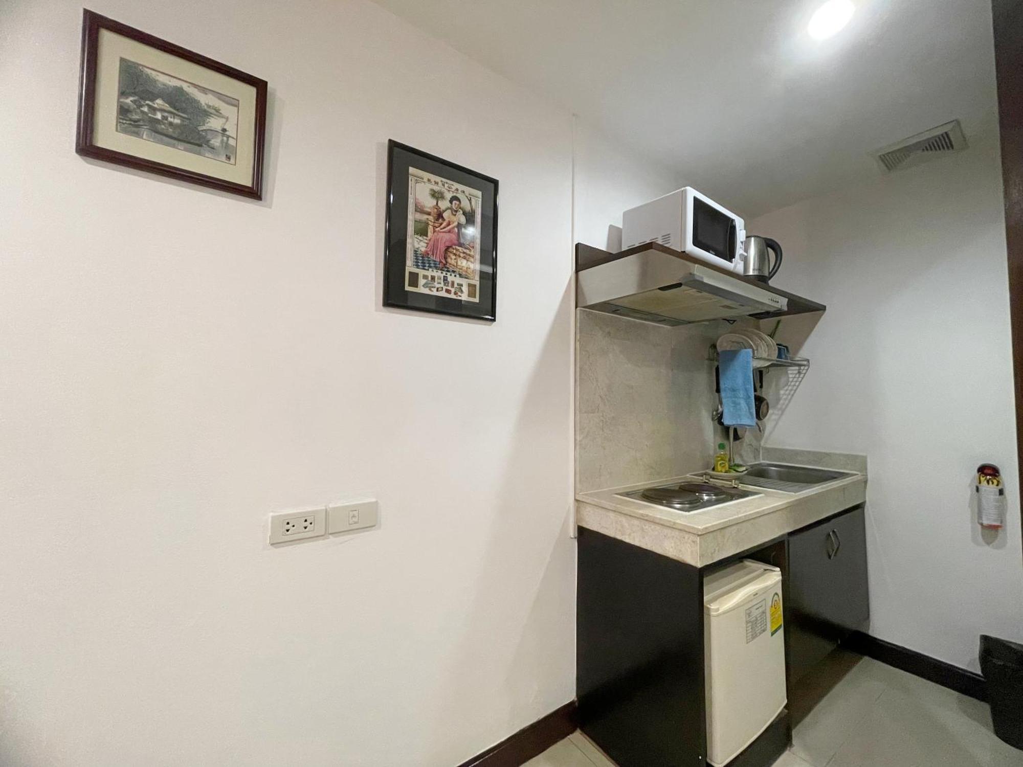Arawana Express Chinatown Hotel Bangkok Exterior photo