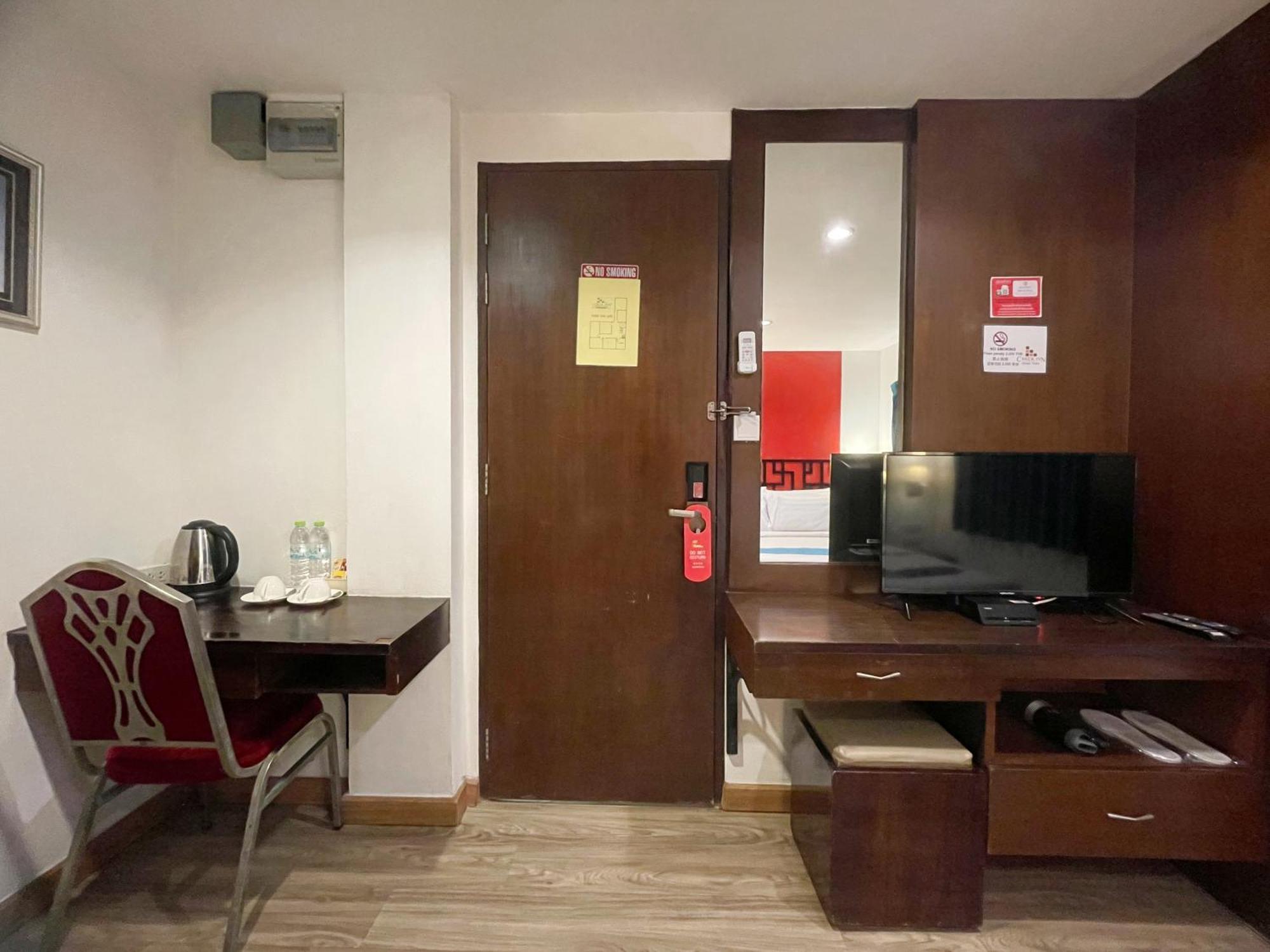 Arawana Express Chinatown Hotel Bangkok Exterior photo